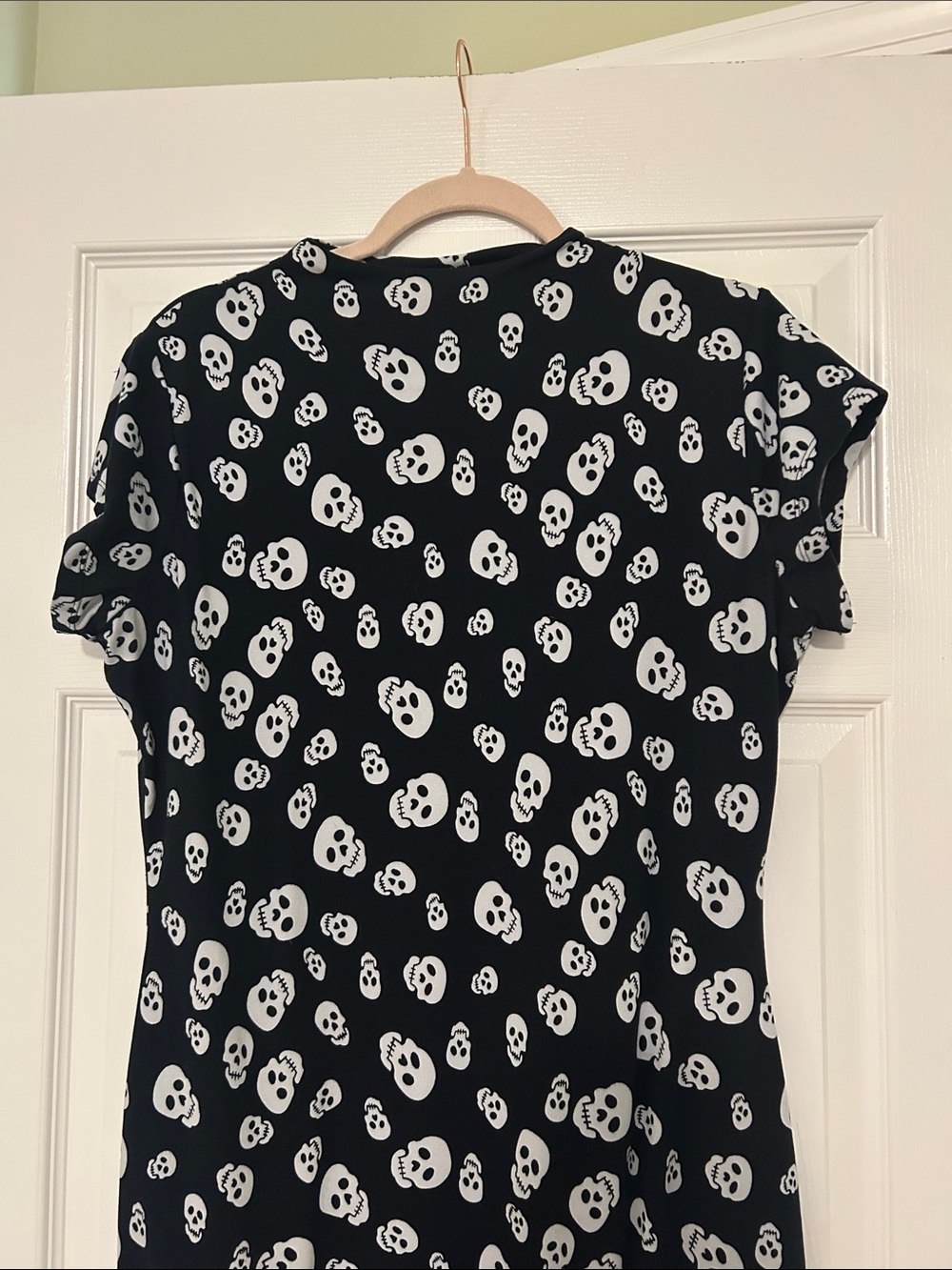 Unique Vintage Wiggle Dress in Skull Print - Picture 4 of 9